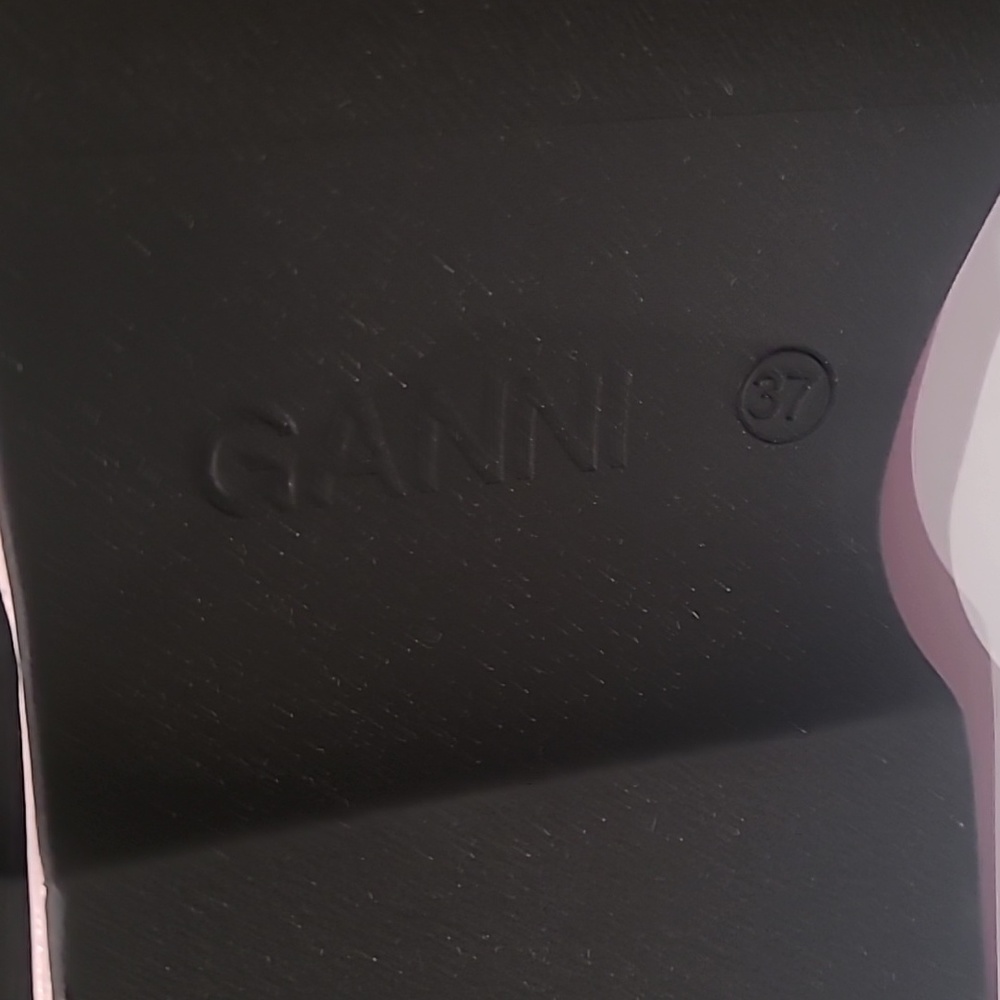 New in box Ganni pink slides - Picture 5 of 5